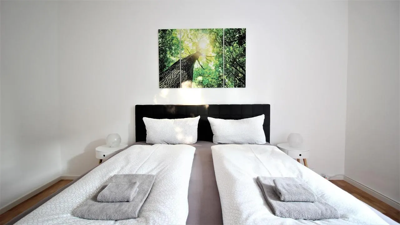 Light-Flooded City Apartment With Balcony And Garden Würzburg