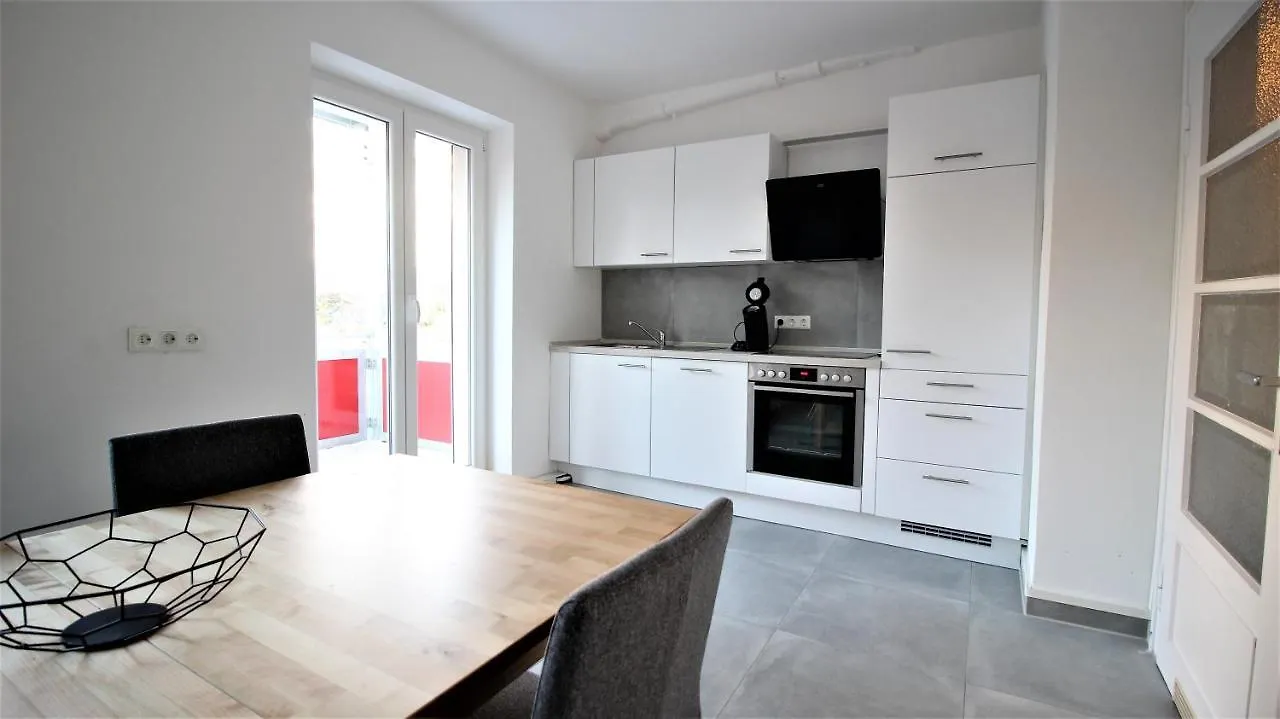 Light-Flooded City Apartment With Balcony And Garden Würzburg Niemcy